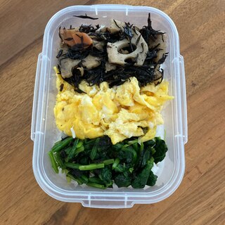 レンコンとひじきの煮物で３色弁当